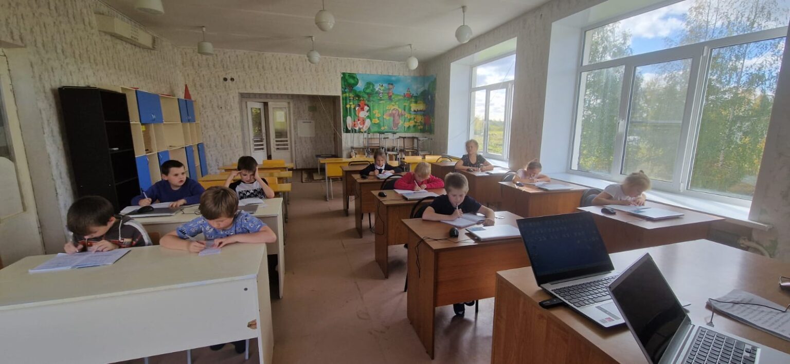 Школа 43 красноярск. Школа номер 43 тюмень. 43 школа екатеринбург внутри. Школа 43 екатеринбург официальный сайт. Шк 43.