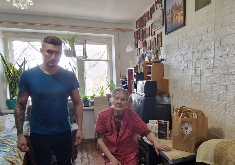 Руководитель фонда совместно с Депутатом Великолукской городской Думы помогли малоимущей пенсионерке, объединив усилия