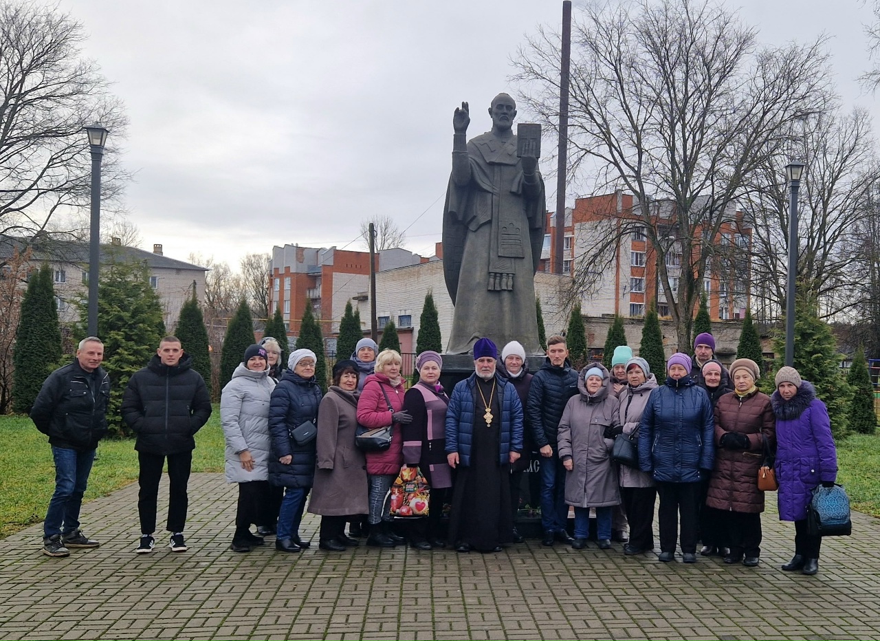 В рамках празднования Международного дня инвалидов организовали увлекательную экскурсию в город Новосокольники