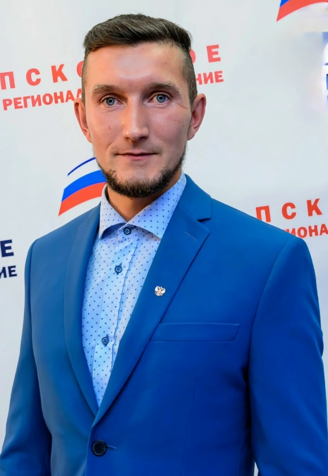 Дорогие друзья! От всей души поздравляю вас с наступающим Новым 2026 годом!